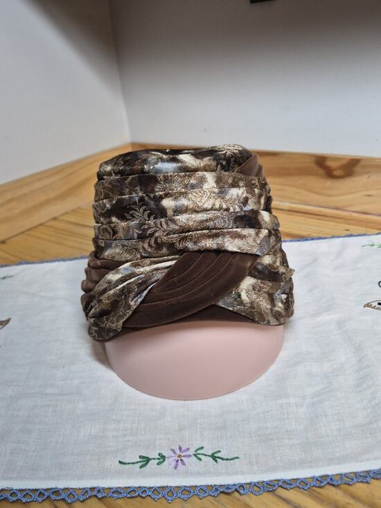 Vintage 1940s Ladies Turban Style Hat Golden Feather Pattern/ Velvet Famous Barr main image 8